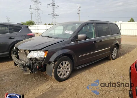 2015 Chrysler Town & Country Touring z USA, uszkodzony, nr VIN 2C4RC1BG0FR716636